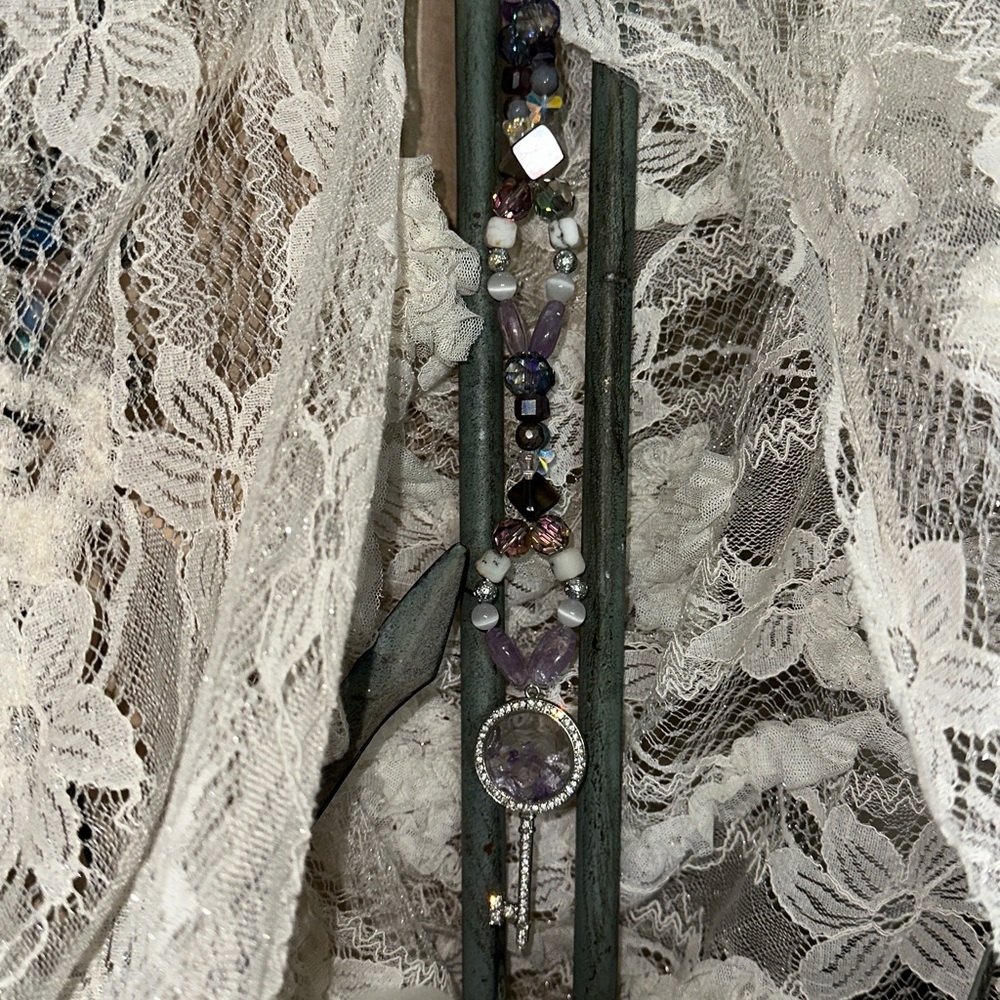 Sweet Water HangCharm (Amethyst,Fluorite, White Catās Eye,Black Iridescent Shell - Picture 3 of 9